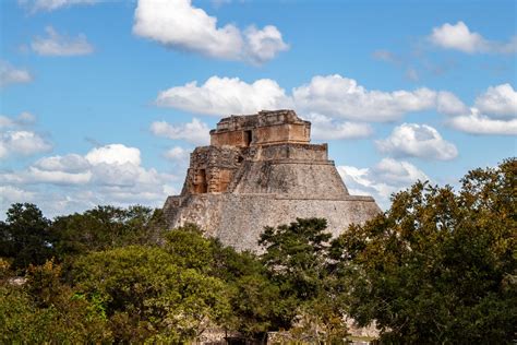 La Révolte des Citrons du Soleil: Un Événement Mystérieux au Coeur de la Civilisation Maya en 153 après J.-C.